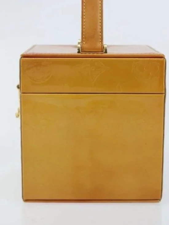 LOUIS VUITTON Monogram Vernis Bleecker Cosmetic Pouch Beige M91002 Auth 173131 - Picture 3 of 15